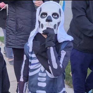 Skull trooper costume size medium youth